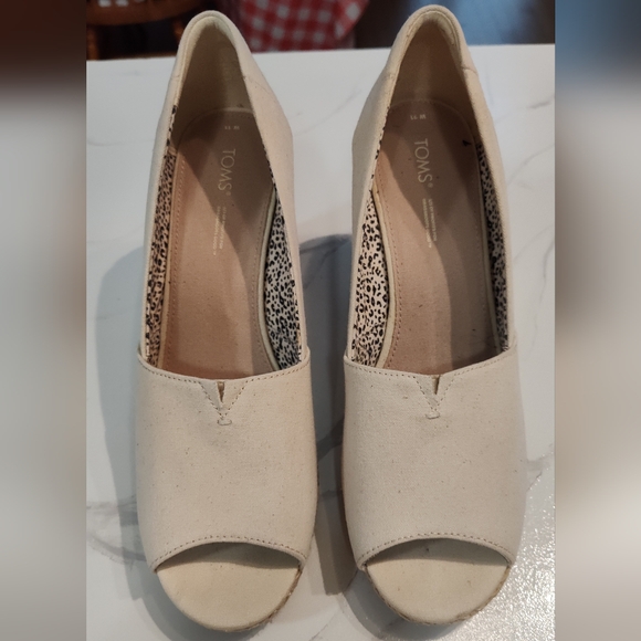 TOMS "MICHELLE" WOMEN'S 3.5" WEDGE HEAL OFF-WHITE CANVAS SHOES SIZE 11M - Picture 2 of 9